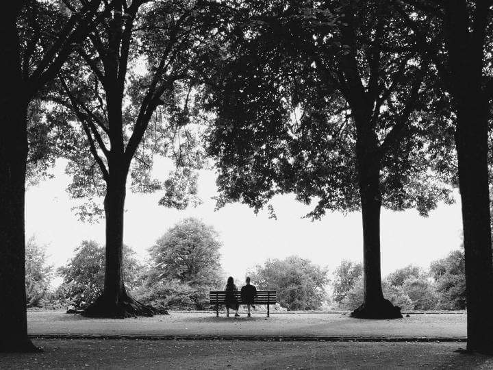 Couple dans un parc